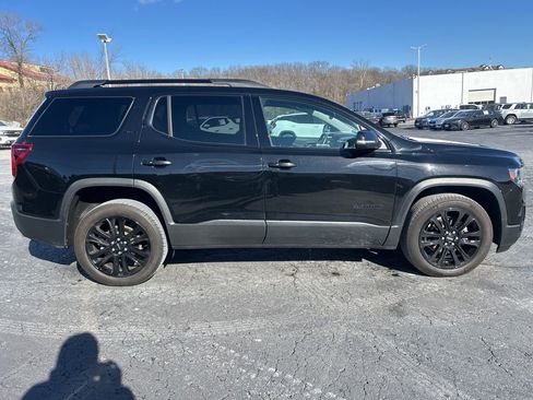 Used 2023 GMC Acadia SLE w/ Infotainment Package image 4