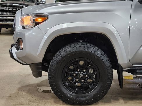 Used 2022 Toyota Tacoma SR5 RWD image 5