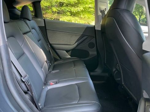 Used 2022 Tesla Model Y Long Range AWD/4WD image 17