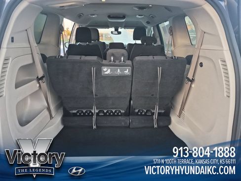 Used 2019 Chrysler Pacifica Touring Plus w/ Tire & Wheel Group FWD image 22