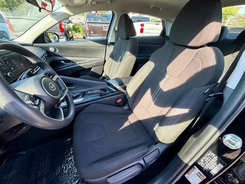 Used 2023 Hyundai Elantra SEL FWD image 8