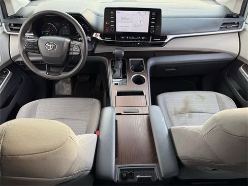 Used 2022 Toyota Sienna LE image 10
