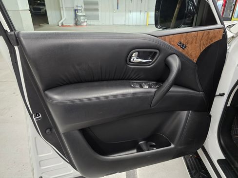 Used 2023 Nissan Armada SL w/ Captain's Chairs Package image 15