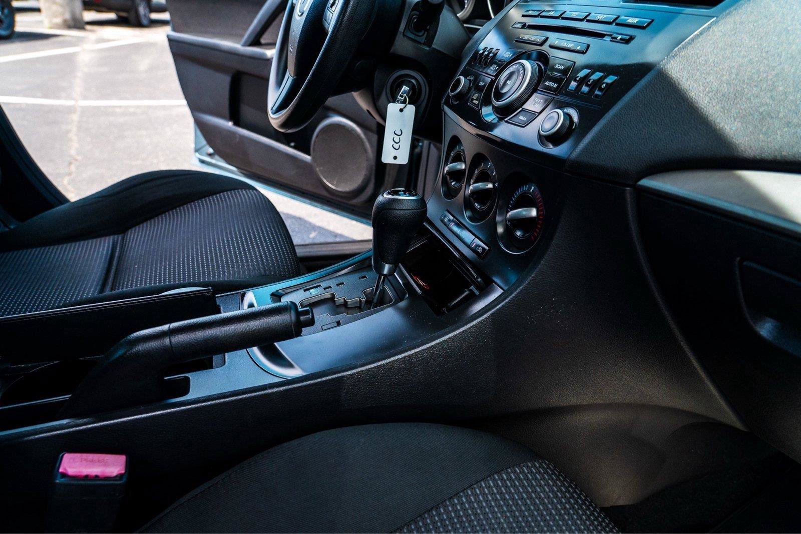 Used 2013 MAZDA MAZDA3 i Sport FWD image 24