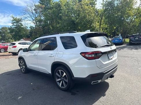 Used 2023 Honda Pilot Elite image 4