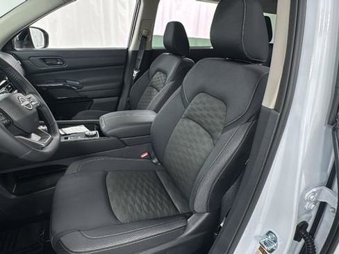 New 2026 Nissan Pathfinder SV image 10