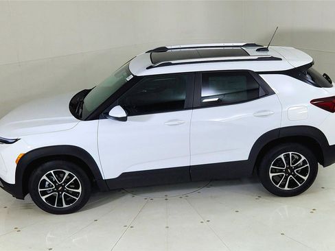 Used 2026 Chevrolet TrailBlazer LT w/ LT Cold Weather Package image 16