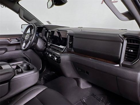 Used 2025 GMC Sierra 1500 SLT image 39