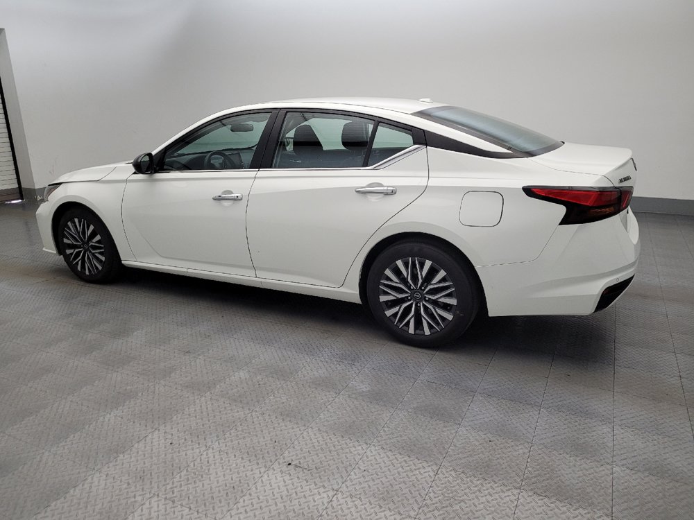 Used 2025 Nissan Altima 2.5 SV FWD image 3
