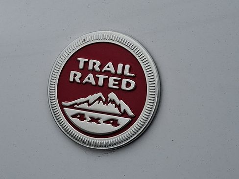 Used 2022 Jeep Cherokee Trailhawk image 31