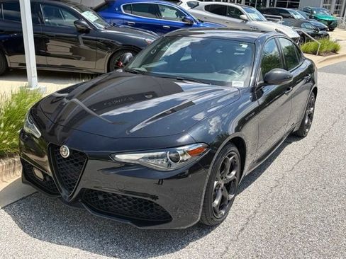 Used 2023 Alfa Romeo Giulia Estrema AWD/4WD image 2