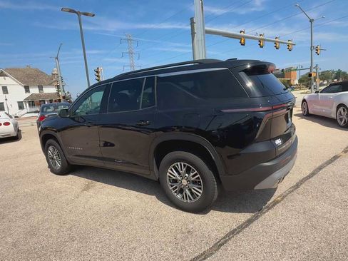 Used 2025 Chevrolet Traverse LT w/ Driver Confidence Package AWD/4WD image 6