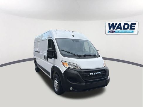 Used 2025 RAM ProMaster 2500 w/ Convenience Group FWD image 3