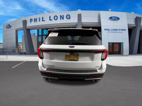 Certified 2025 Ford Explorer Platinum w/ Ultimate Package AWD/4WD image 4