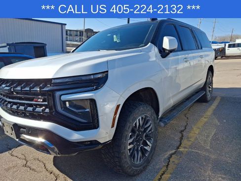 Used 2025 Chevrolet Suburban Z71 w/ Comfort Package image 2