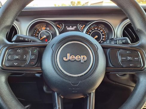 Used 2018 Jeep Wrangler Unlimited Sport image 21