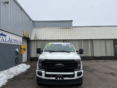 Used 2022 Ford F250 Lariat w/ Black Appearance Pkg image 5