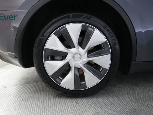 Used 2023 Tesla Model Y Long Range AWD/4WD image 22