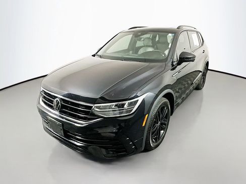 Used 2022 Volkswagen Tiguan SE R-Line image 3