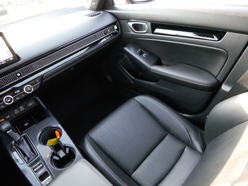 Used 2022 Honda Civic Sport Touring image 11