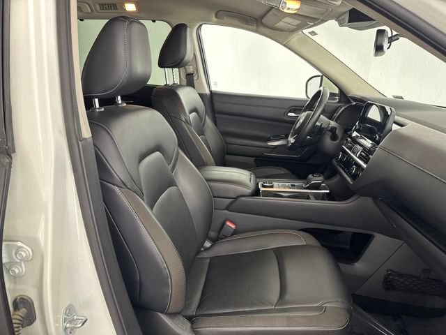 Used 2022 Nissan Pathfinder SL w/ SL Black Package AWD/4WD image 24