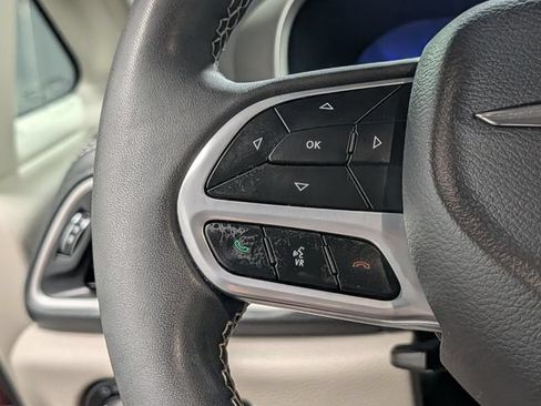 Used 2023 Chrysler Pacifica Touring-L AWD/4WD image 20