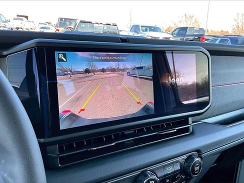 Used 2024 Jeep Gladiator Rubicon w/ Convenience Group image 18