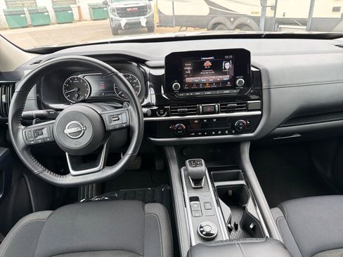 Used 2025 Nissan Pathfinder SV AWD/4WD image 25