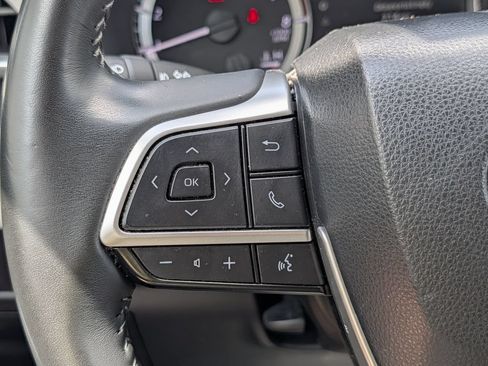 Used 2024 Toyota Highlander LE FWD image 22