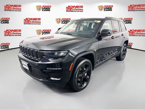 Used 2023 Jeep Grand Cherokee Limited w/ Black Appearance Package image 14