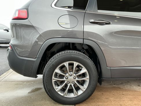 Used 2019 Jeep Cherokee Latitude Plus w/ Comfort/Convenience Group image 23