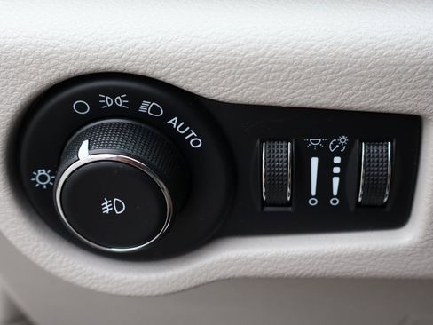 Used 2021 Chrysler Pacifica Touring-L image 20