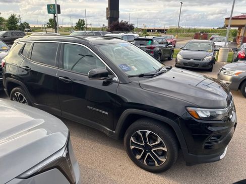 Used 2022 Jeep Compass Limited AWD/4WD image 2