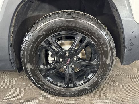 Used 2023 GMC Terrain AT4 AWD/4WD image 24