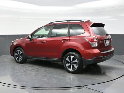 Used 2017 Subaru Forester 2.5i Premium w/ All-Weather Package AWD/4WD image 4