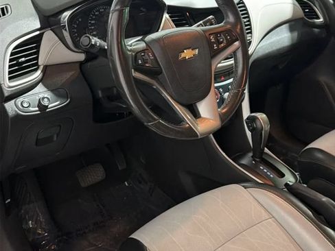Used 2020 Chevrolet Trax LT w/ Driver Confidence Package FWD image 8