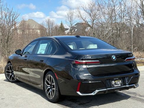 Used 2025 BMW i7 xDrive60 w/ Premium Package image 4