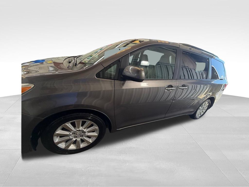 Used 2015 Toyota Sienna XLE AWD/4WD image 2