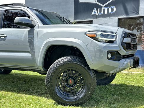 Used 2021 Toyota Tacoma TRD Sport w/ Technology Package AWD/4WD image 3