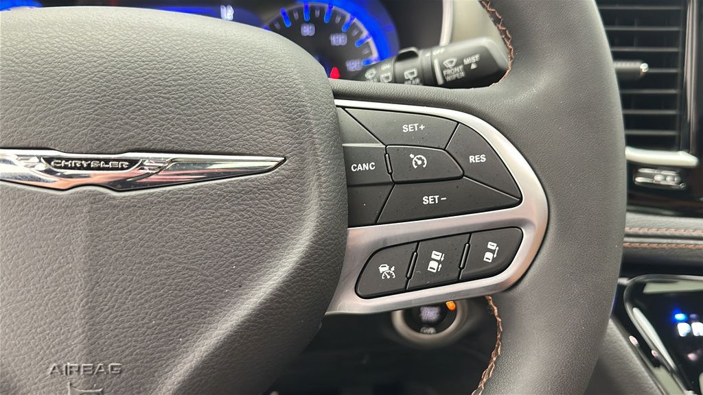 Used 2024 Chrysler Pacifica Pinnacle AWD/4WD image 19