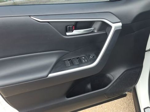 Used 2024 Toyota RAV4 XLE w/ Convenience Package image 10