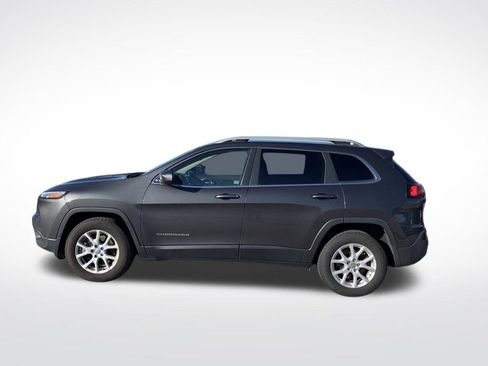 Used 2017 Jeep Cherokee Latitude w/ Cold Weather Group image 2