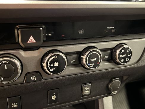 Used 2017 Toyota Tacoma TRD Off-Road w/ Tow Package (A/T) image 21