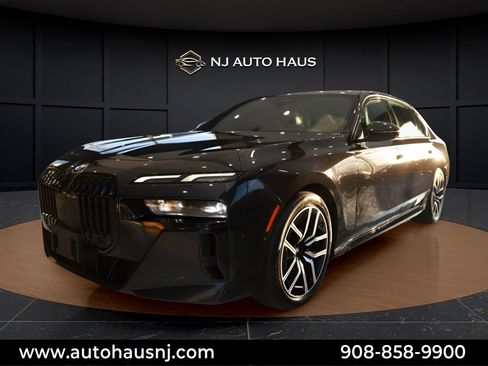 Used 2023 BMW 740i w/ Parking Assistance Package RWD image 3