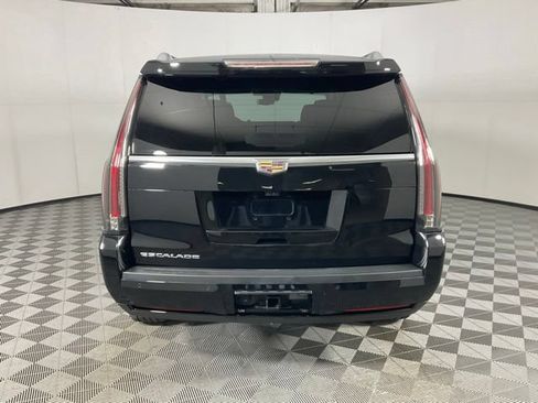 Used 2018 Cadillac Escalade Premium Luxury AWD/4WD image 5