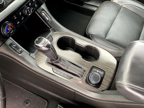 Used 2019 GMC Acadia SLT w/ LPO, Floor Liner Package FWD image 15
