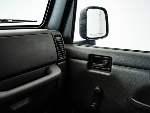 Used 2003 Jeep Wrangler Rubicon AWD/4WD image 32