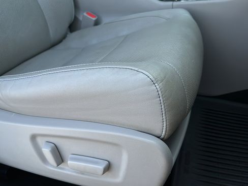 Used 2014 Toyota Highlander Limited w/ Driver Technology Package AWD/4WD image 35