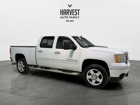 Used 2014 GMC Sierra 2500 Denali w/ Suspension Package, Off-Road image 10