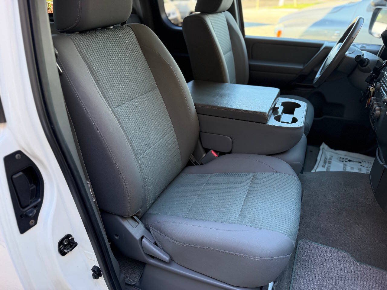 Used 2005 Nissan Titan SE RWD image 15